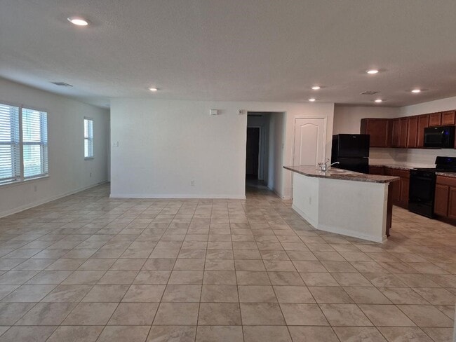 Building Photo - 6715 Hillsdale Creek Dr