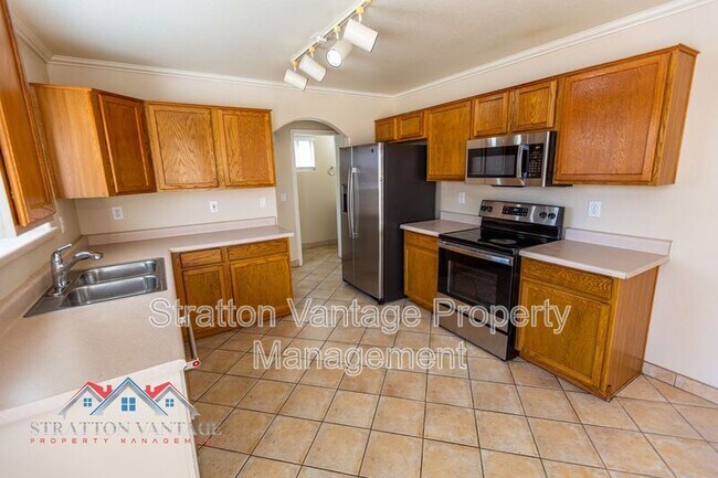 Building Photo - 12721 W Almeria Rd