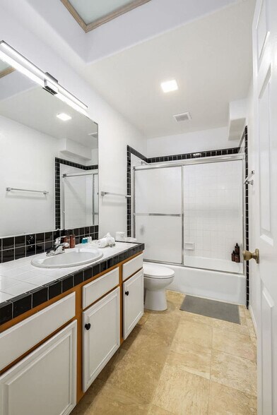 Building Photo - 714 Isthmus Ct