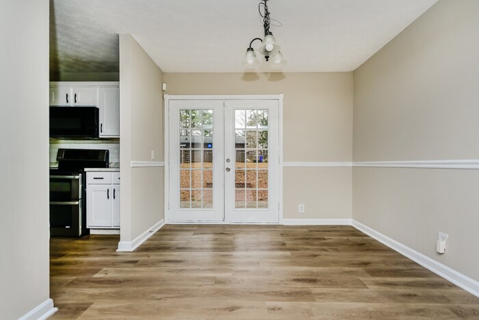 Building Photo - 951 Woodbridge Dr NE