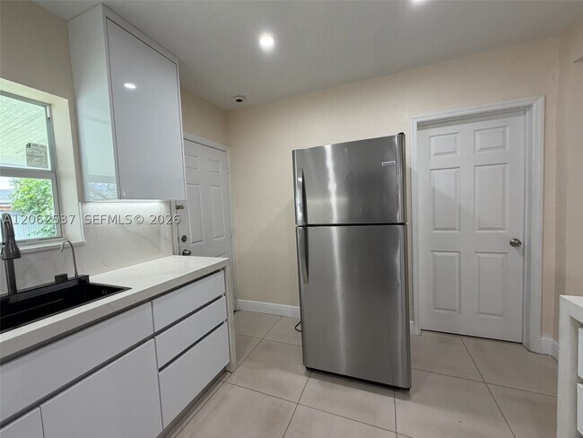 Building Photo - 9016 NW 35th Ct