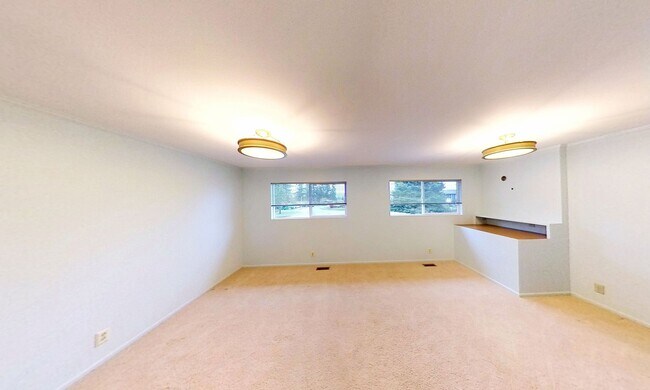 Building Photo - Beautiful Home with 4 Bedrooms and 2 Bathrooms Available in September!