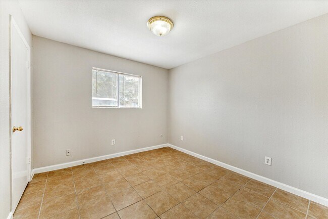 Building Photo - 1916 Upland Dr