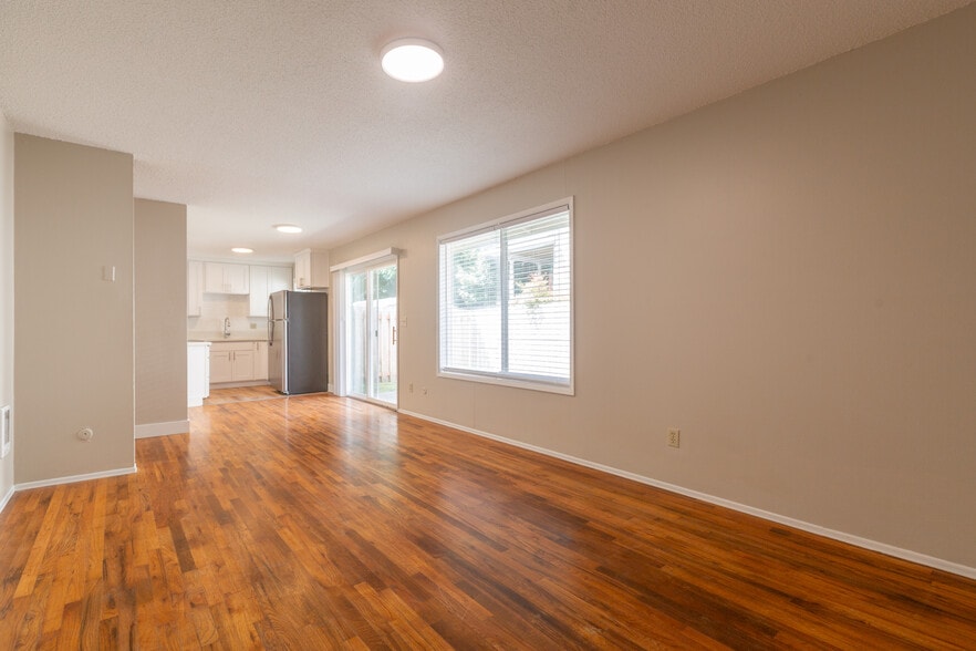 Building Photo - 2531 SE 27th Ave