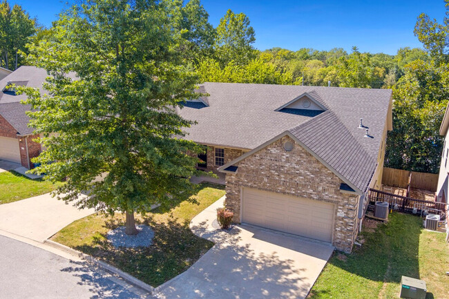 Building Photo - 1517 NW Bell Royal Ct