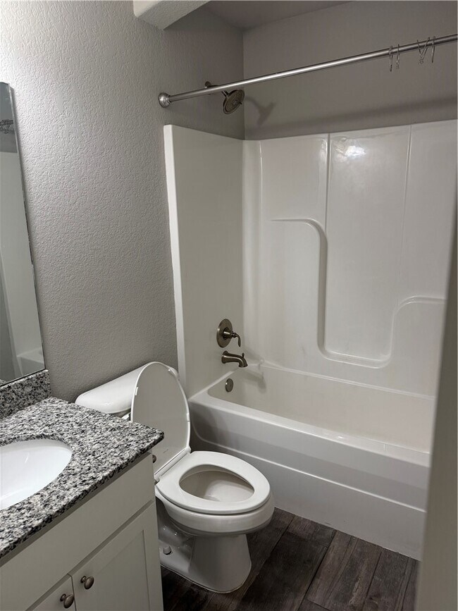 Building Photo - 1001 Tulip St