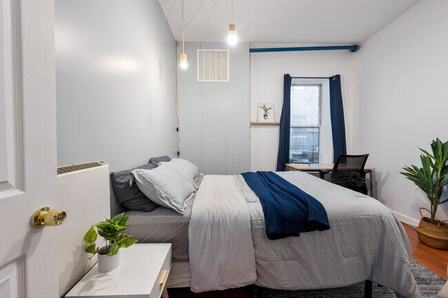 Building Photo - 446 10th Ave