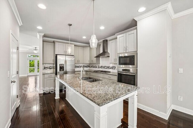 Building Photo - 1231 Ridenour Ln
