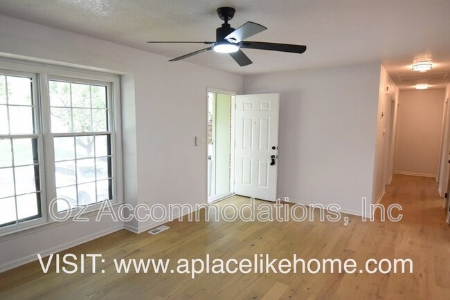 Building Photo - 14121 S Cottonwood Dr