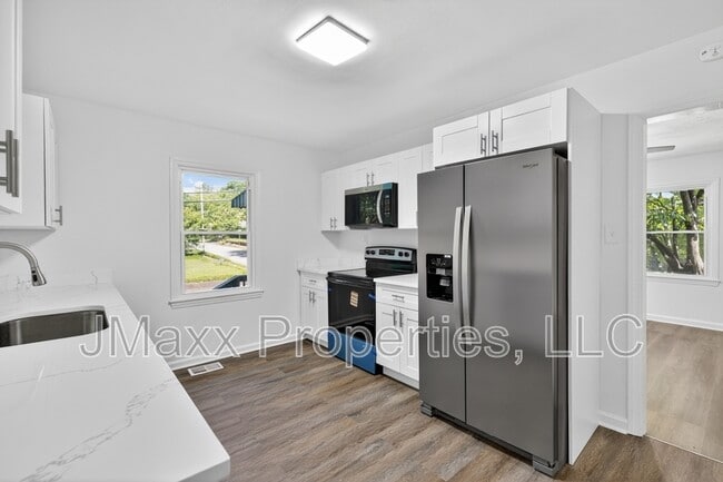 Building Photo - 2036 McPherson Dr