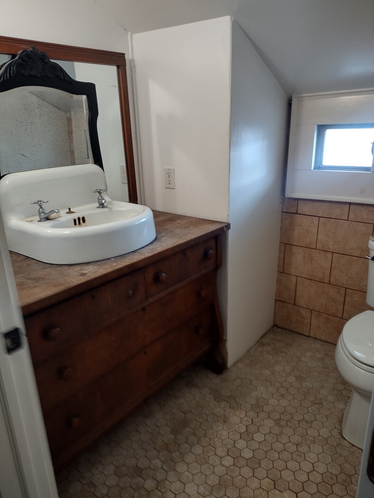 Building Photo - 560 Washington St