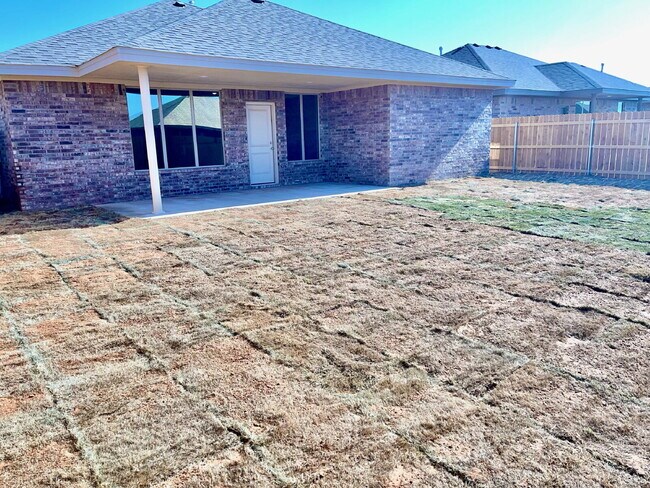 Building Photo - Beautiful 3-Bed Oasis with Granite Touches in Lubbock – 1650 Sq. Ft. of Comfort!