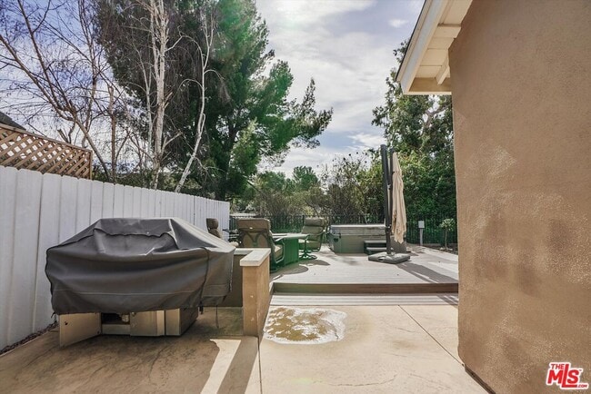 Building Photo - 438 Raindance St