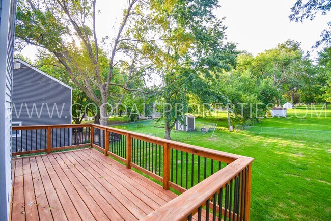 Building Photo - Half Off 1st Months Rent! 3 Bedroom 2 Bath...