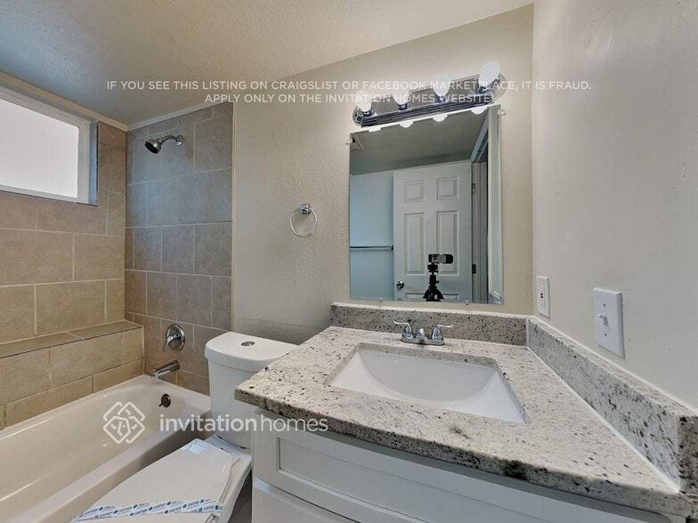 Building Photo - 21906 Saddlebrook Ct