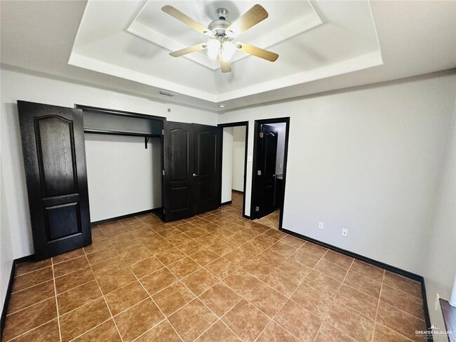 Building Photo - 1204 W Fig Ave