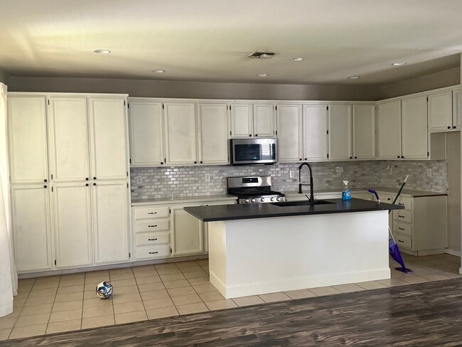Building Photo - 9644 Crisswell Dr