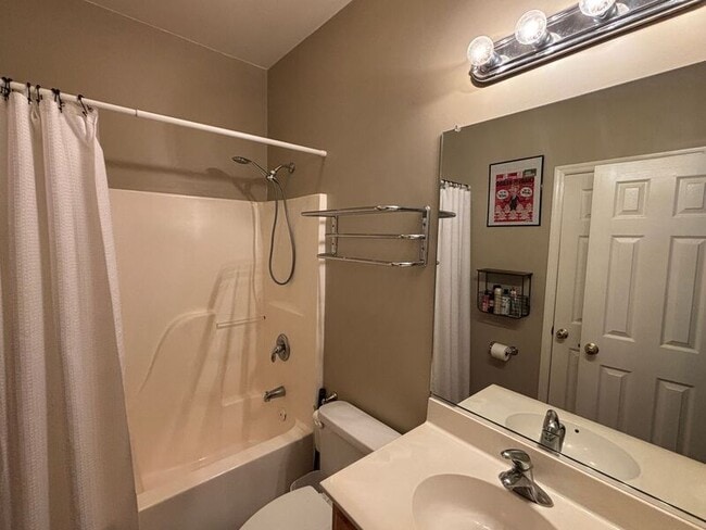 Building Photo - 3340 Billings St