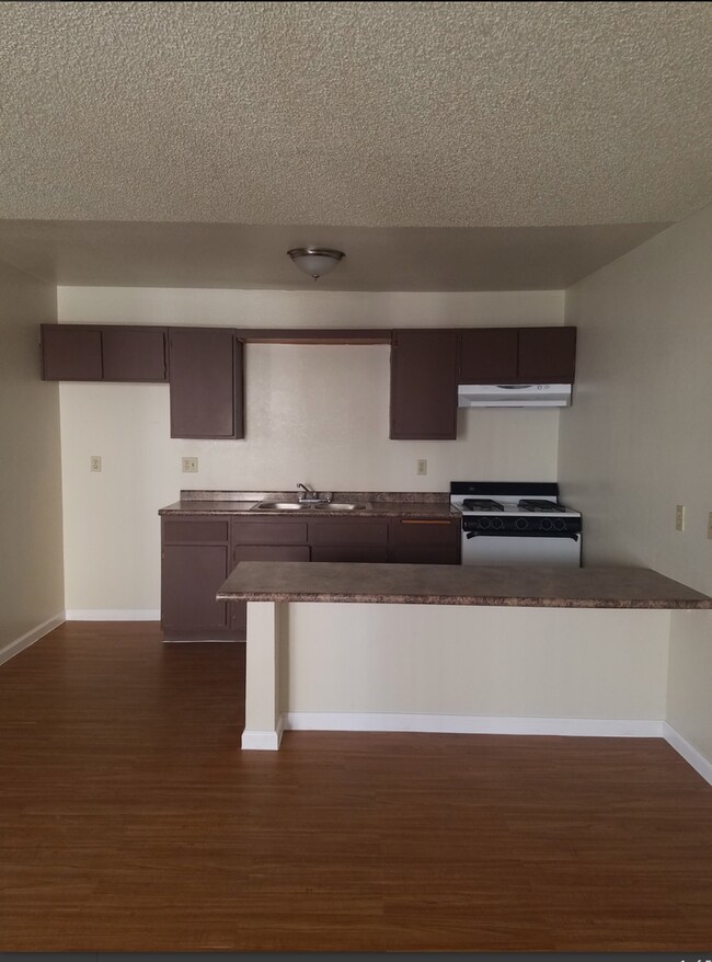 Building Photo - 1st Month’s FREE Rent Thru 07/15/25 On App...