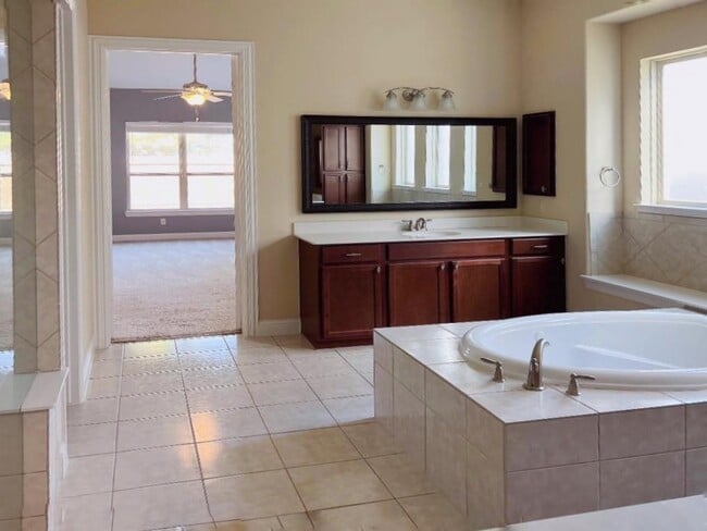 Building Photo - 26726 Grey Peregrine Dr