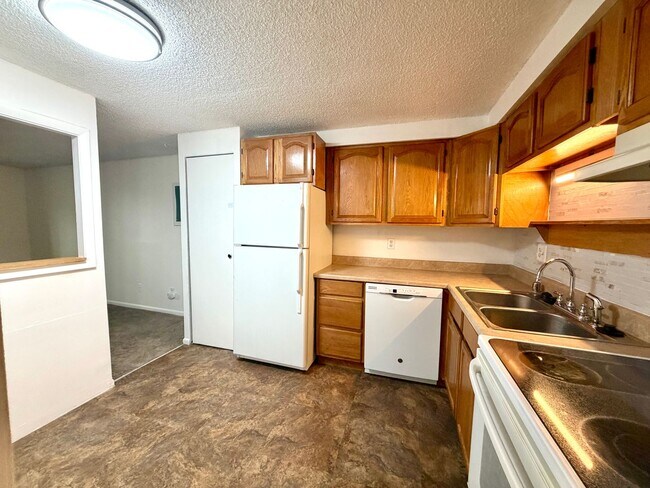 Building Photo - Quiet and private 1 bedroom on the 1st floor - in Glendale