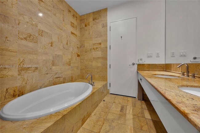 Building Photo - 1395 Brickell Ave