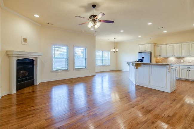 Building Photo - 5703 W Murfield Dr