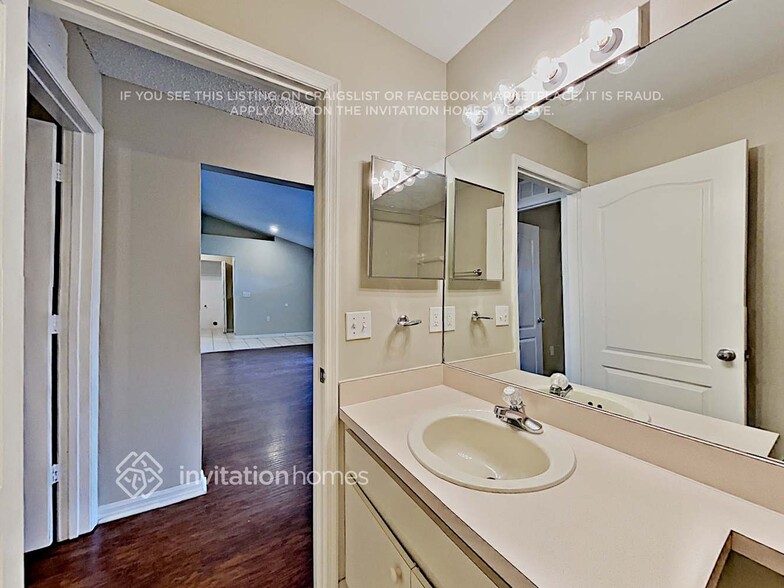 Building Photo - 646 Lakemont Dr