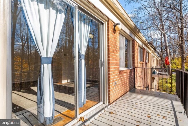 Building Photo - 10631 Weymouth St