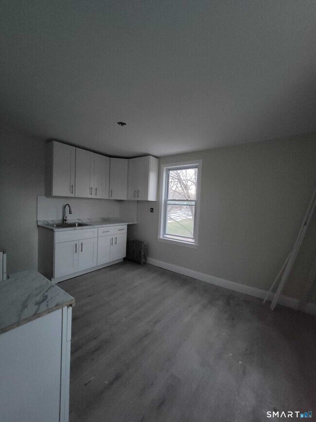 Building Photo - 219 Pleasant St