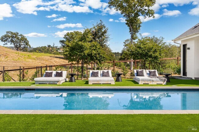 Building Photo - 987 Mark West Springs Rd