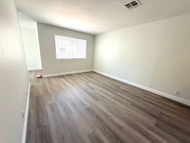 Building Photo - SPACIOUS 2BED/2BATH CONDO * SECOND FLOOR UNIT*