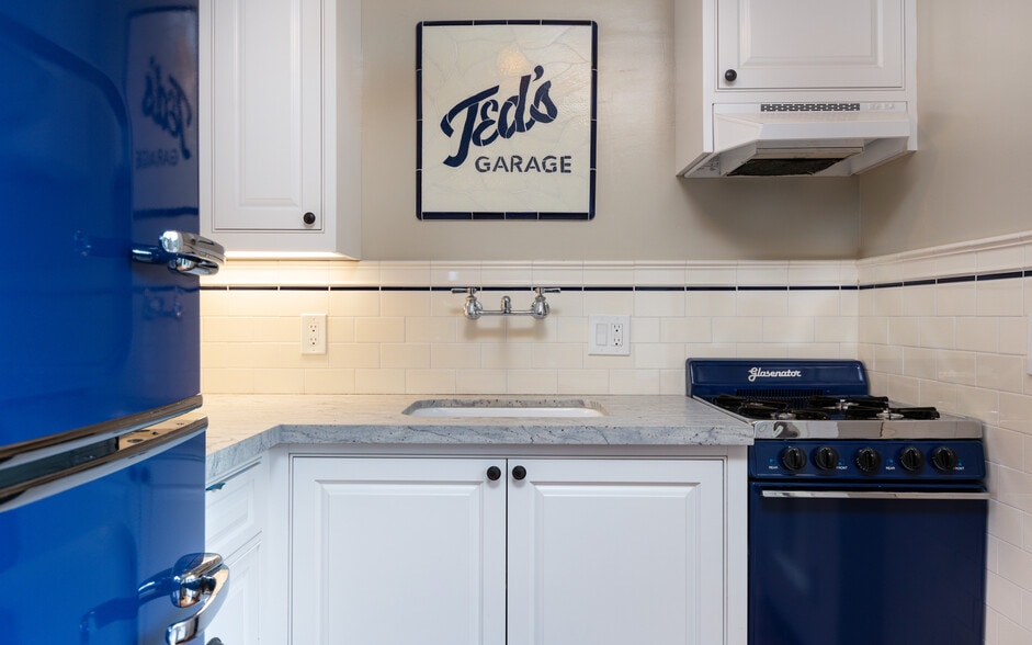 Building Photo - 375 S Shaffer St