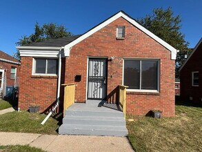 Building Photo - Charming 4-Bed Home in Tarrytown!