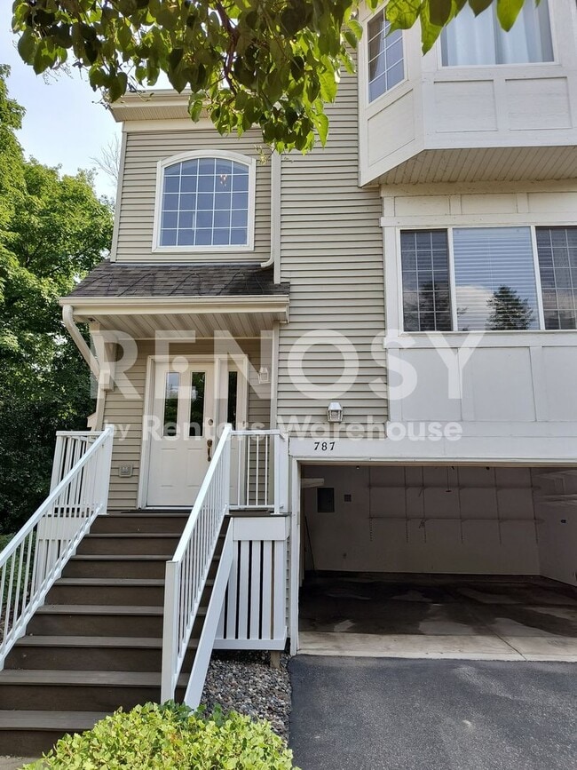 Building Photo - 4BD/2BA in Hopkins Available Now