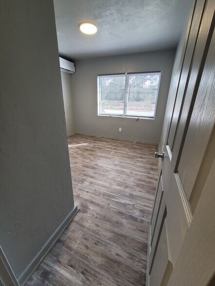 Building Photo - 5321 NE 29th St