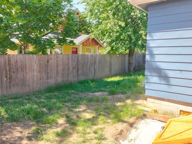 Building Photo - Foster-Powell Charming Bungalow with Bonus Finished Attic Space