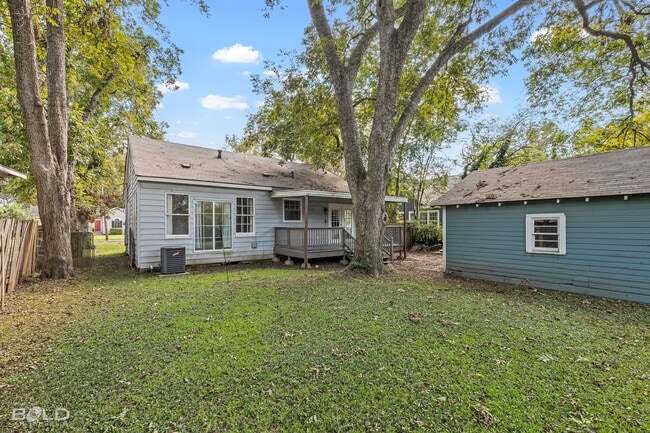 Building Photo - Check Out this 3 bed 2 bath!!