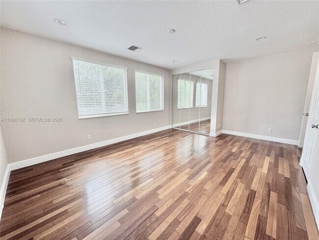 Building Photo - 504 SW 4th Ave