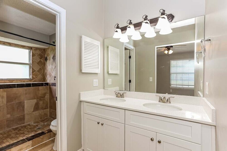 Building Photo - 8765 Hammond Forest Dr