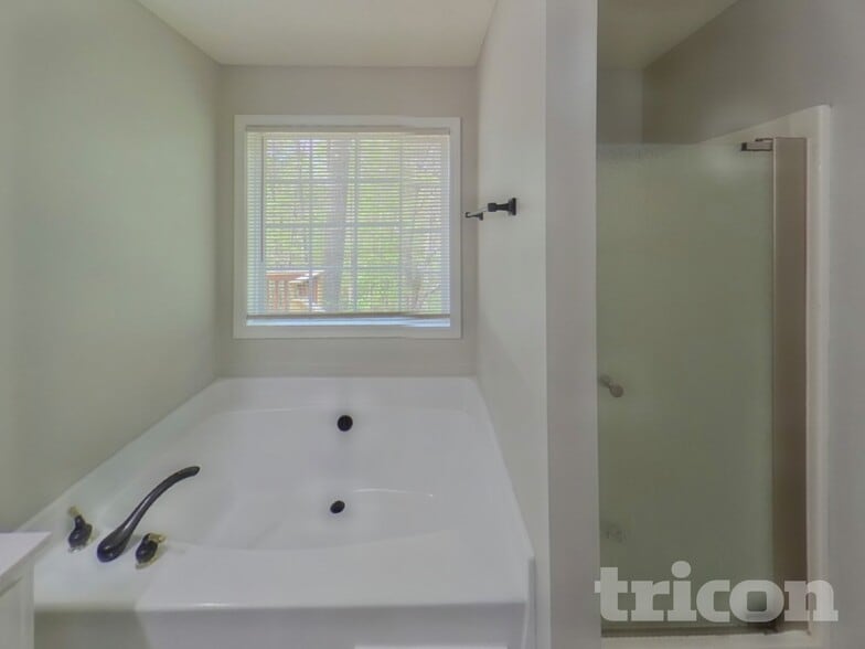 Building Photo - 7205 Brittany Way