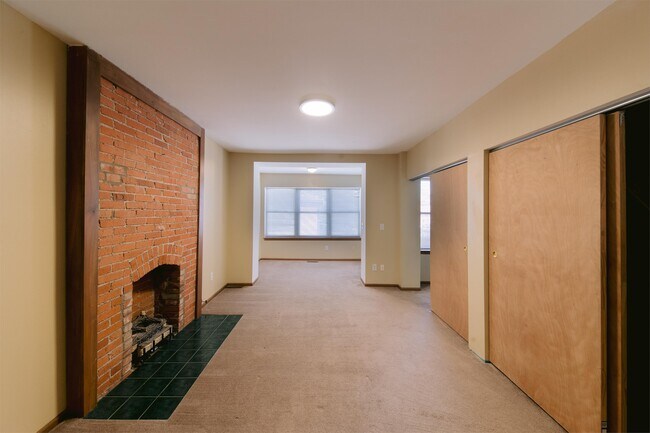 Building Photo - 252 S Washington Ave