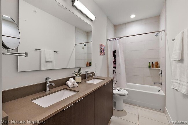 Building Photo - 284 Alfred St