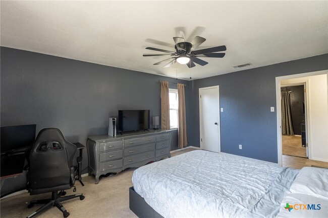 Building Photo - 1306 Ruiz Dr