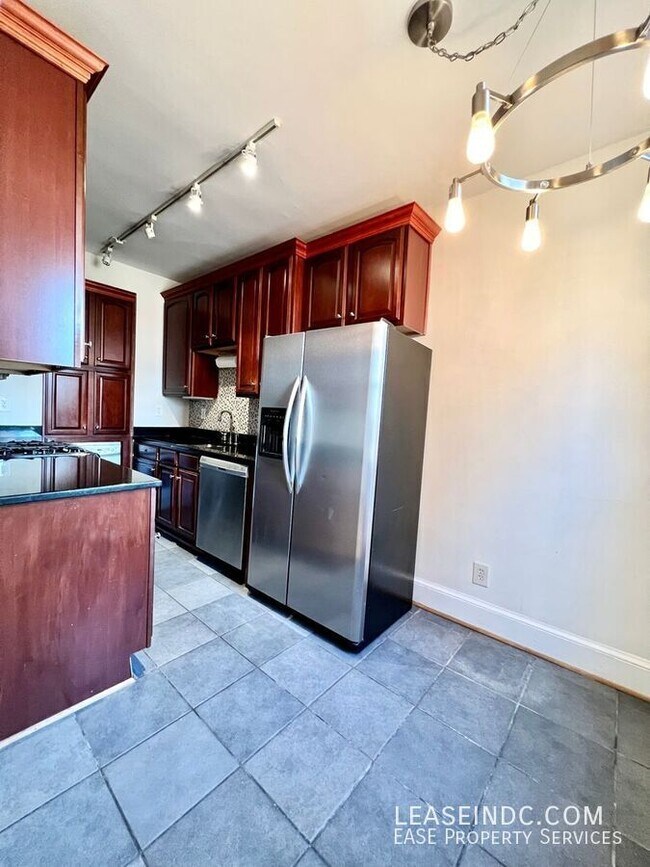 Building Photo - 3010 Wisconsin Ave NW