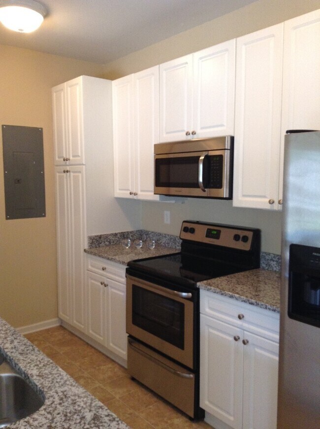 Building Photo - The Villas at Bellamy