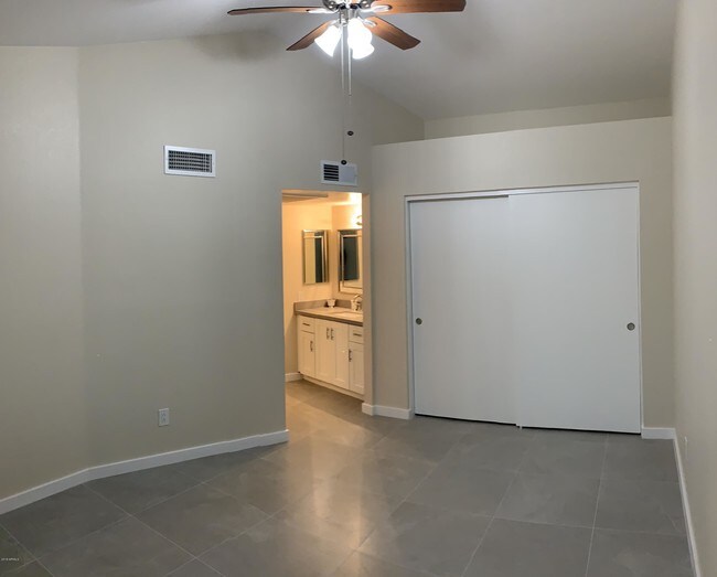 Building Photo - 3014 W Runion Dr
