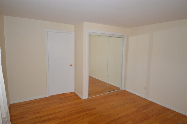 Building Photo - 54 Bryon Rd