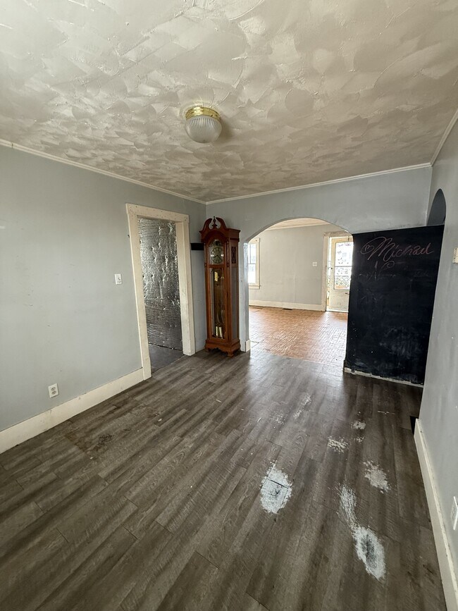 Building Photo - 1512 N Walnut Grove Ave