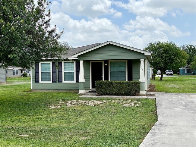 Primary Photo - 273 Springs Hill Cir